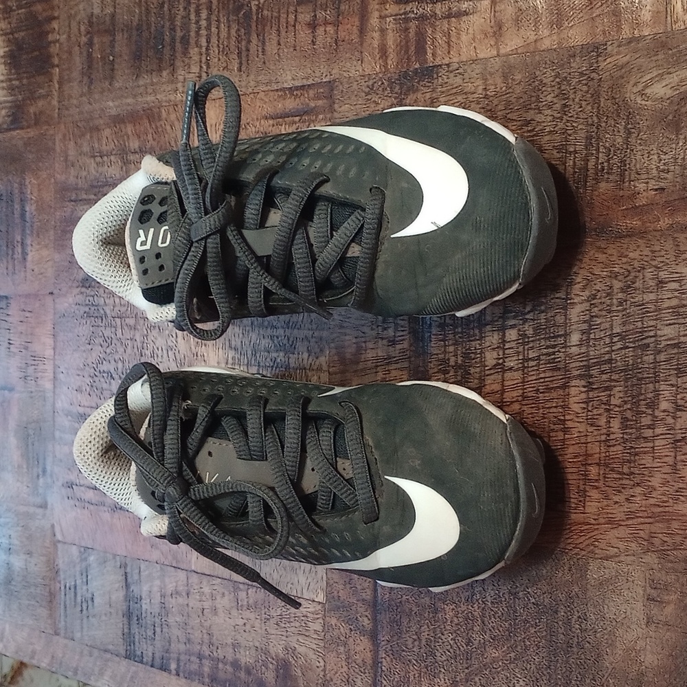 Boys cleats